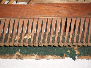 Tafelklavier Knowles & Allen, Aberdeen/Scotland 1809: Hammerleiste vor Teilrestaurierung