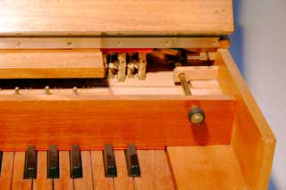 Tischspinett Maendler-Schramm, Drehknopf für Lautenregister Tischspinett Maendler-Schramm, Drehknopf für Lautenregister